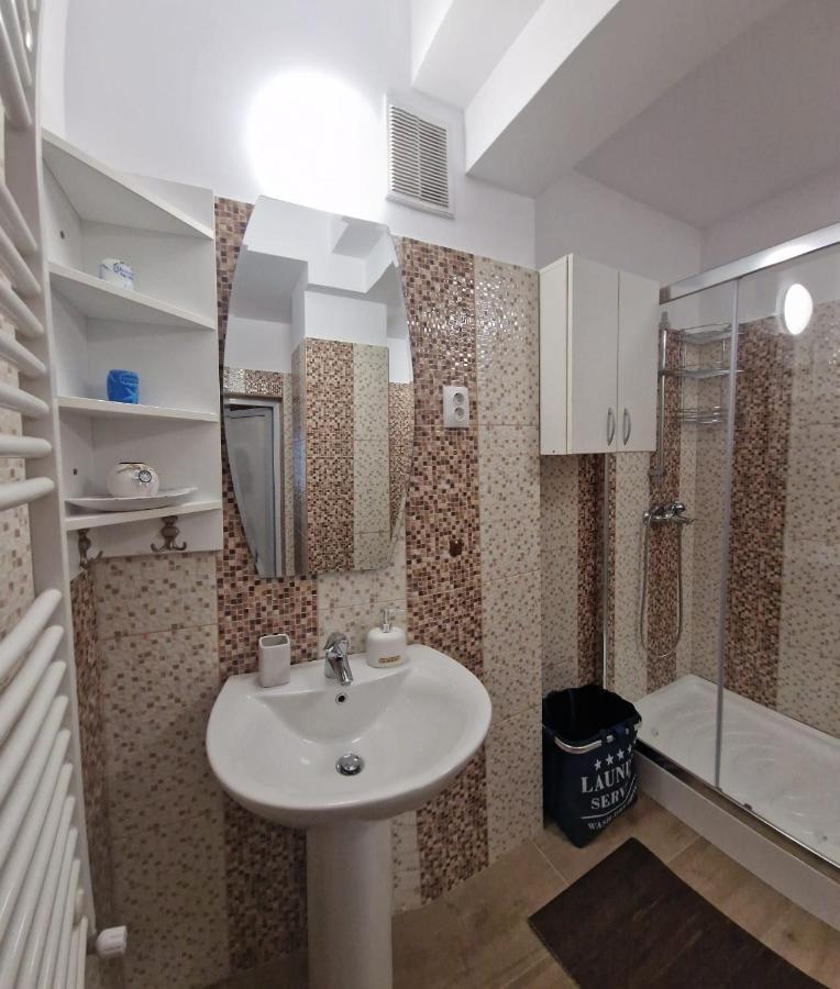 Laroka House Beautiful Apartment Universitate Center Bukarest Exteriör bild