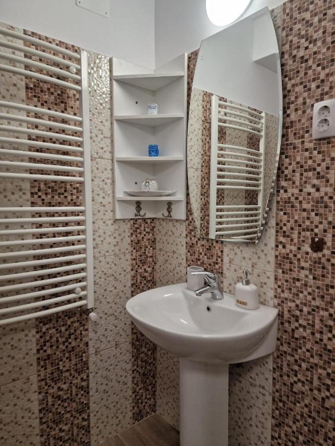Laroka House Beautiful Apartment Universitate Center Bukarest Exteriör bild