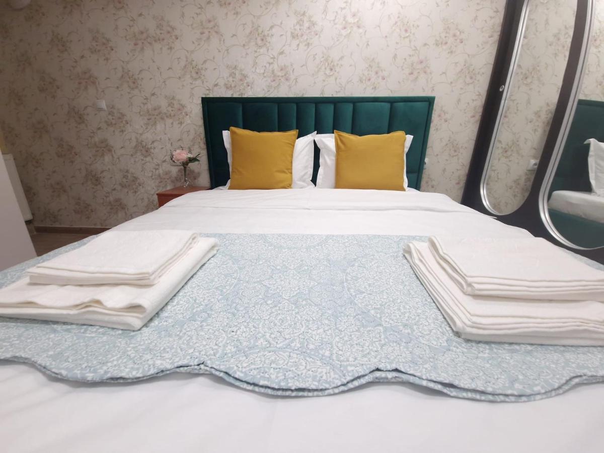 Laroka House Beautiful Apartment Universitate Center Bukarest Exteriör bild