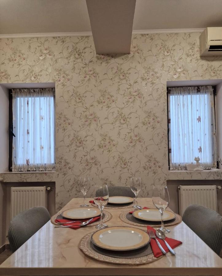 Laroka House Beautiful Apartment Universitate Center Bukarest Exteriör bild